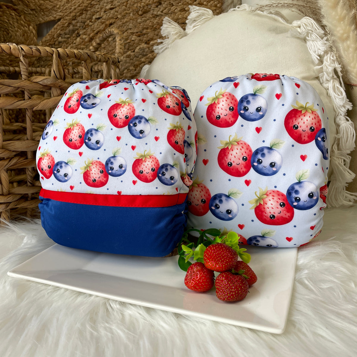 Les Confections Lili | Washable diaper | GRANDE taille | Strawberry & Blueberry (Full Print)