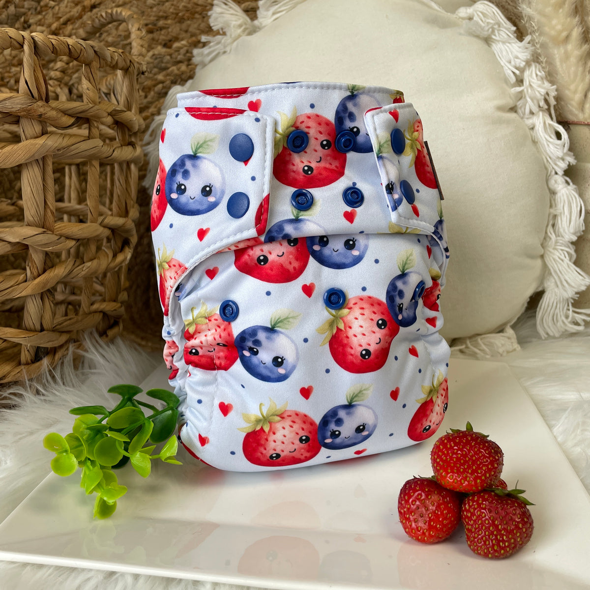 Les Confections Lili | Washable diaper | GRANDE taille | Strawberry & Blueberry (Full Print)