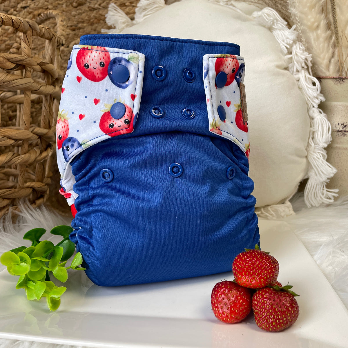 Les Confections Lili | Washable diaper | GRANDE taille | Strawberry & Blueberry (wrap)