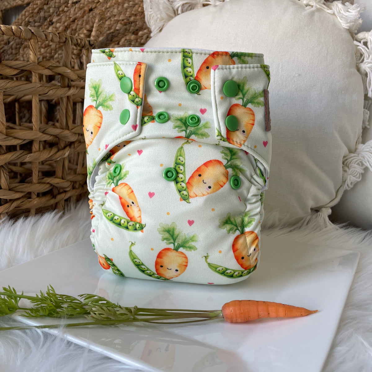 Les Confections Lili | Washable diaper | GRANDE taille | Carrots & Peas (Full Print)