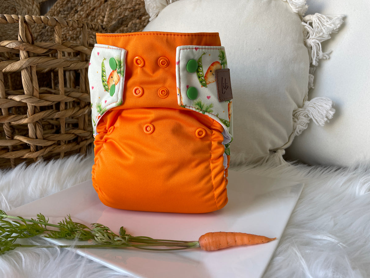 Les Confections Lili | Washable diaper | GRANDE taille | Carrots & Peas (wrap)