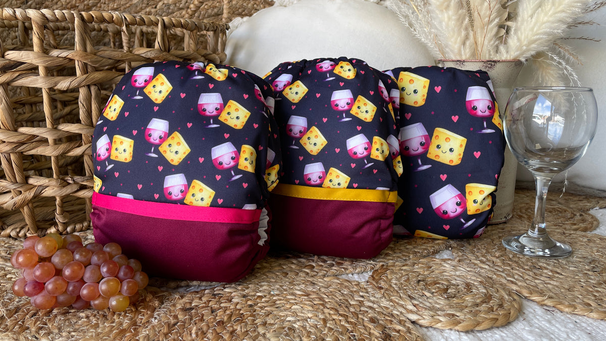 Les Confections Lili | Washable diaper | GRANDE taille | Wine & Cheese (Full Print)